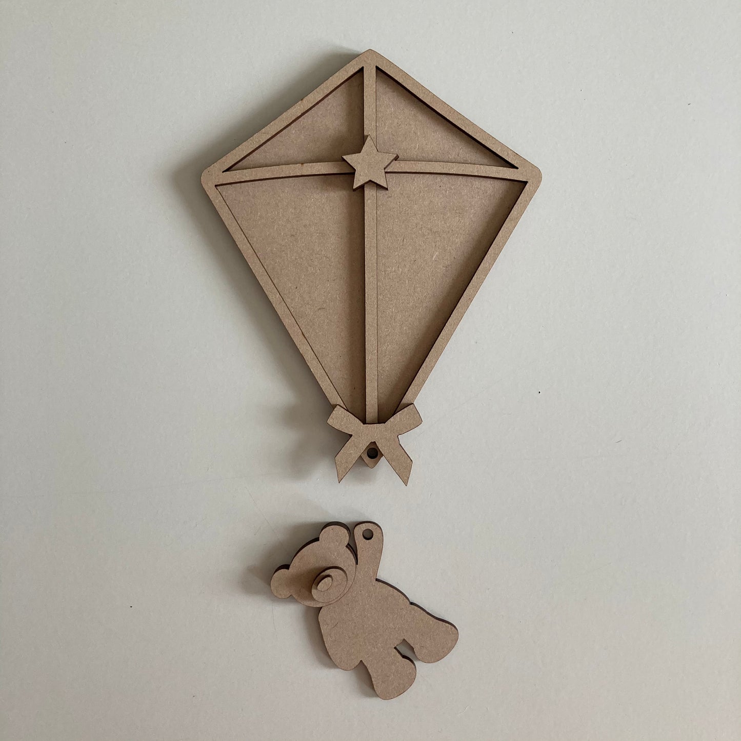 25cm Kite & Bear Plaque