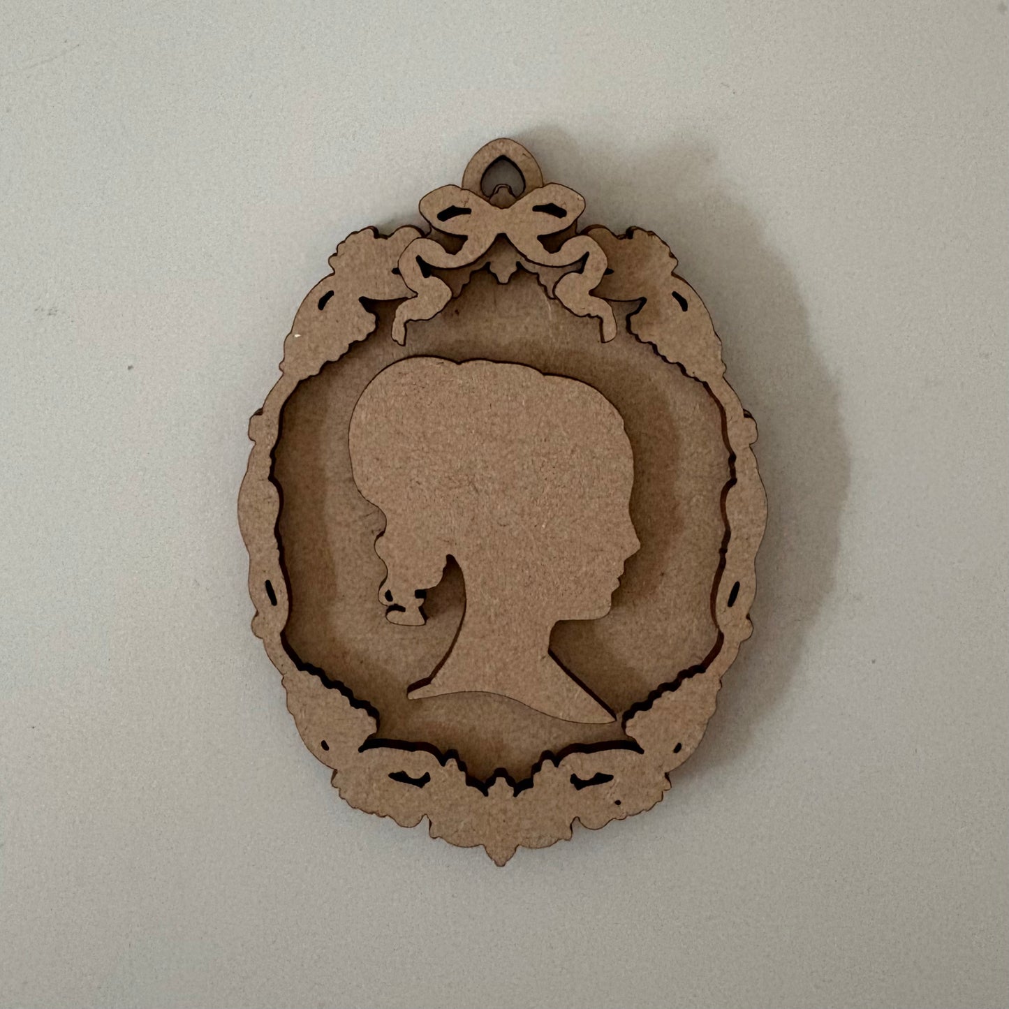 10.5cm Cameo Decoration