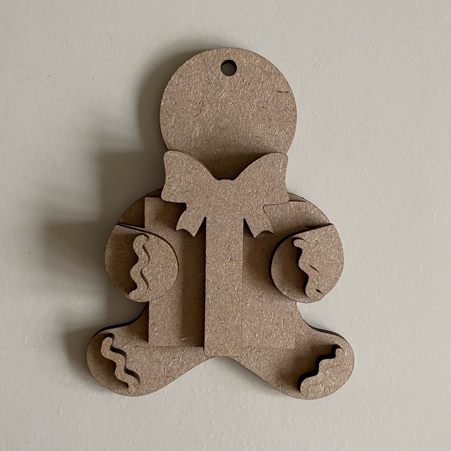 10cm Gingerbread Holding Present Character