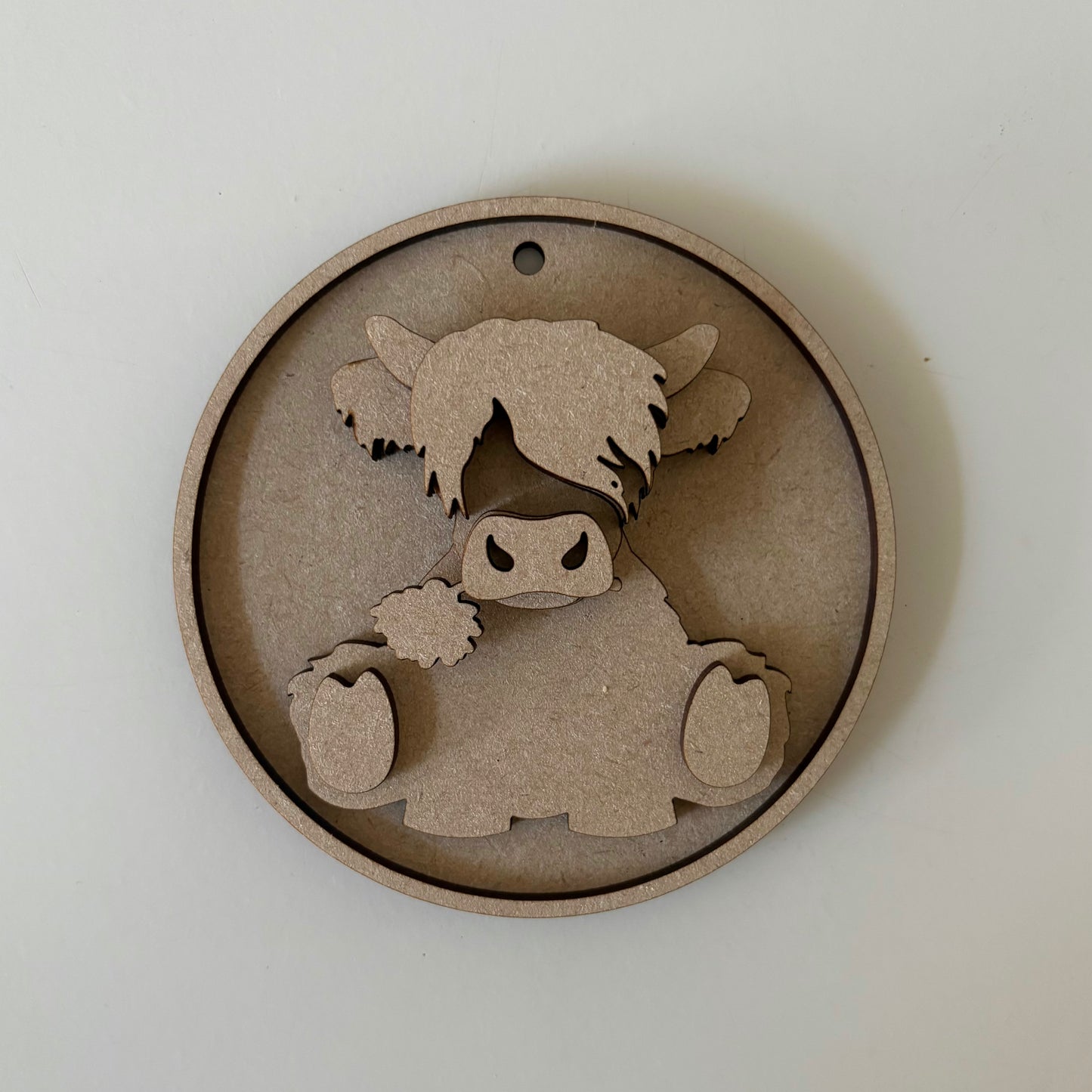 10cm Highland Cow Round With Daisy Bauble