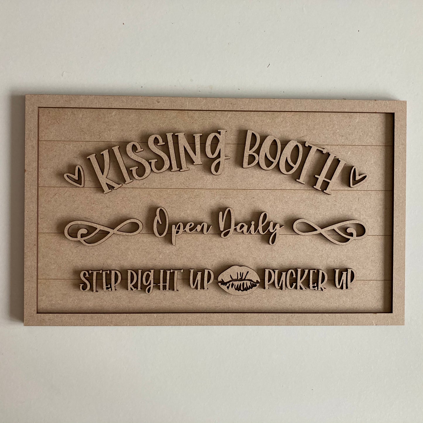 30cm Kissing Booth Sign