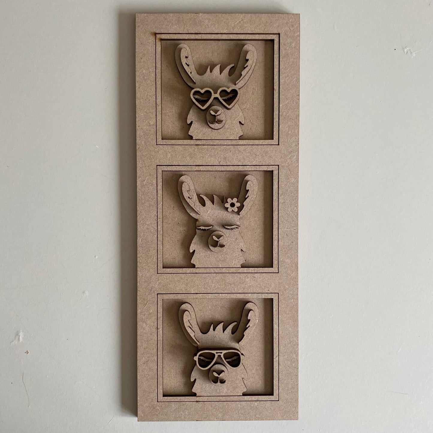 30cm Llama Triple Frame Sign