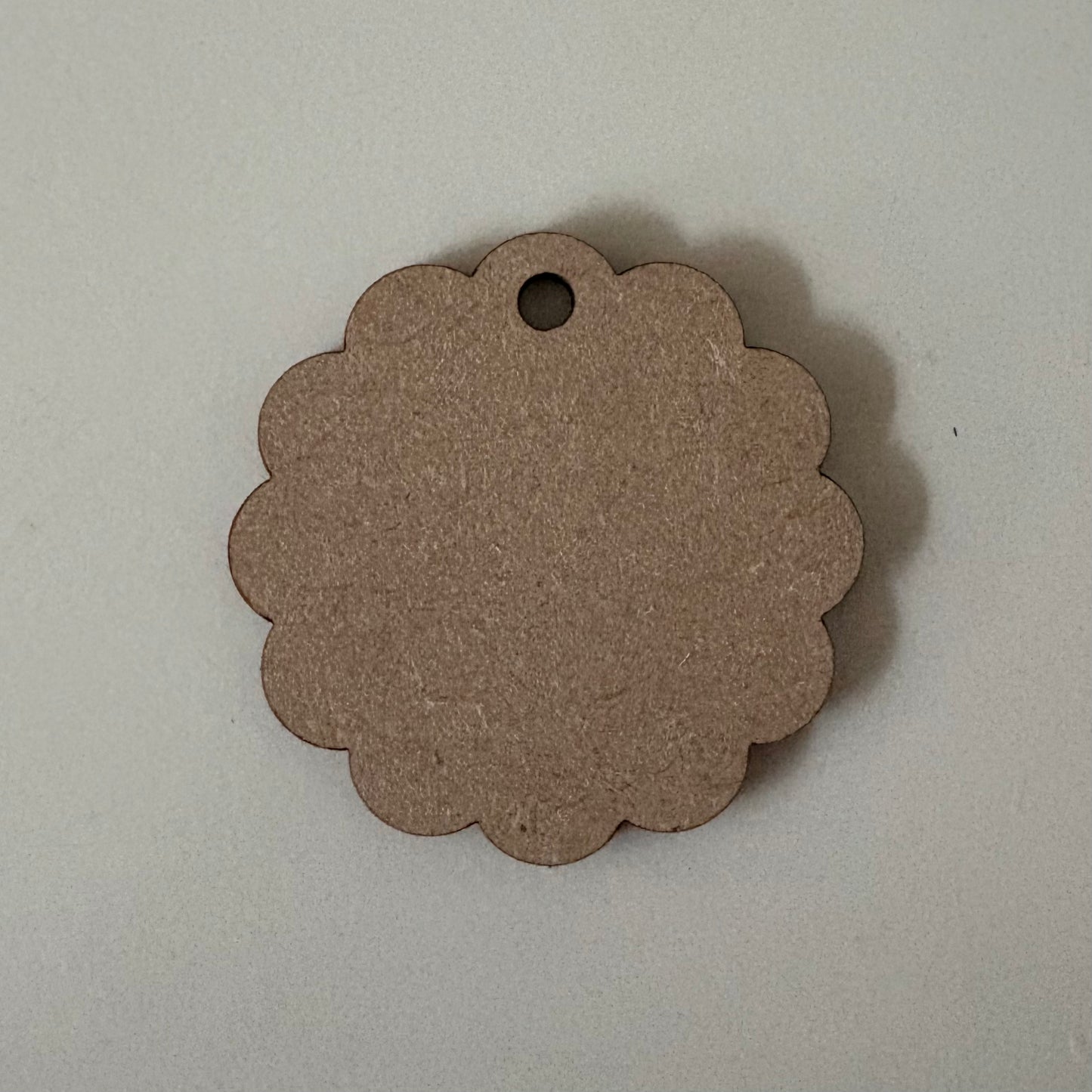 5cm Round Scalloped Gift Tag