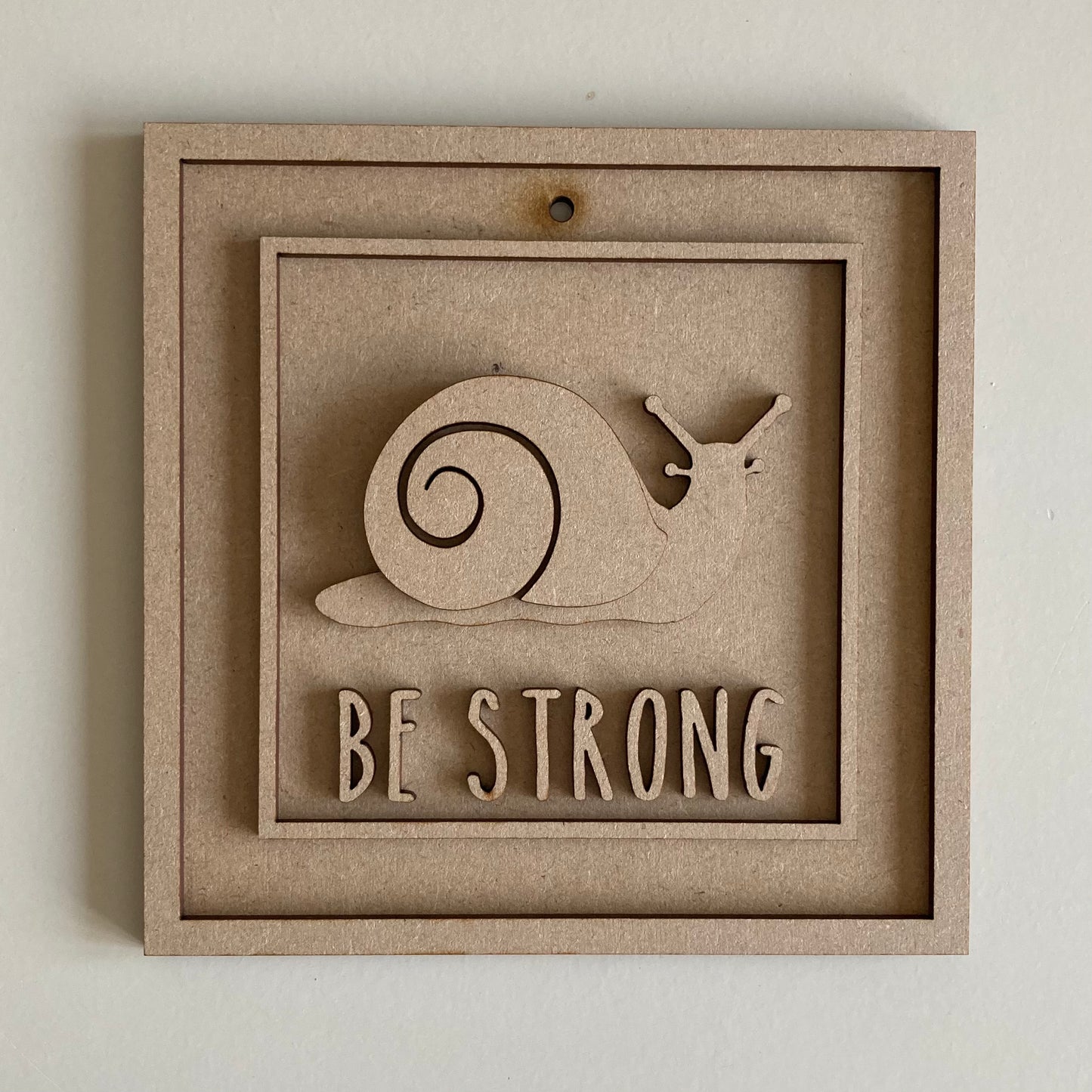 15cm Be Strong Snail Sign