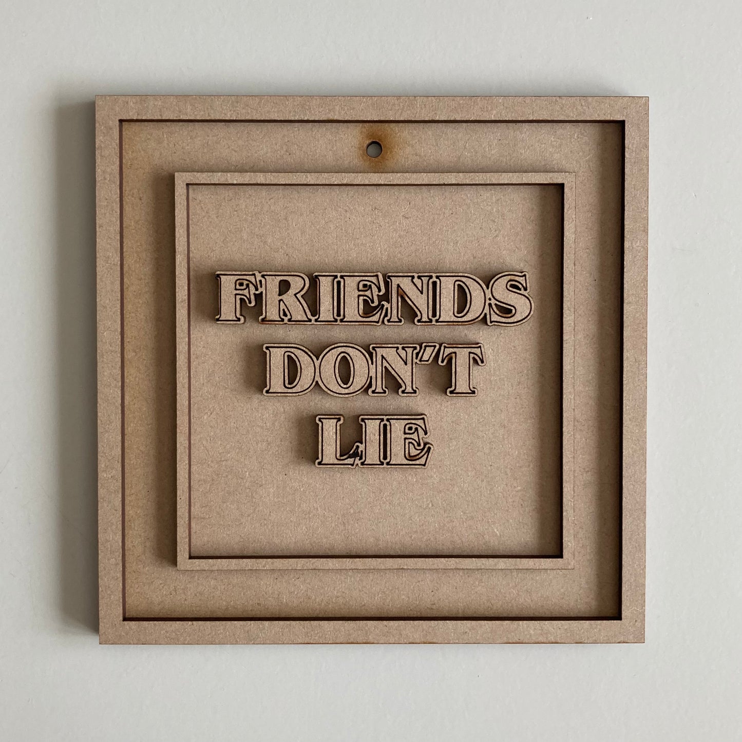 15cm Friends Son't Lie Sign