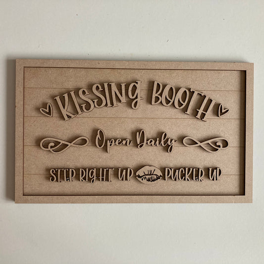 30cm Kissing Booth Sign