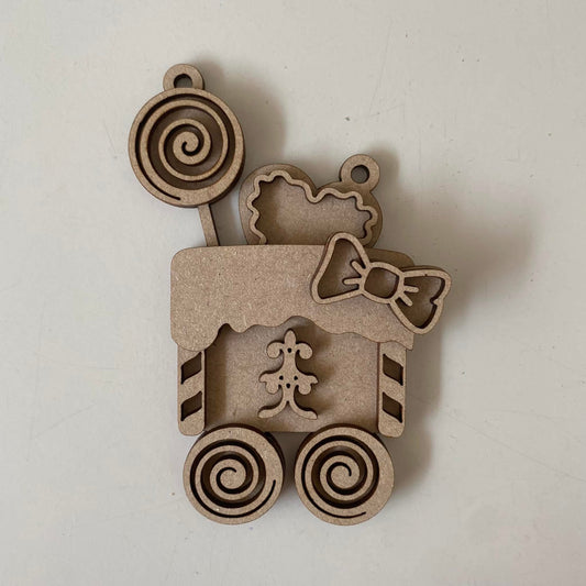 11cm Gingerbread Train Carriage With Gingerbread Biscuit Decoration