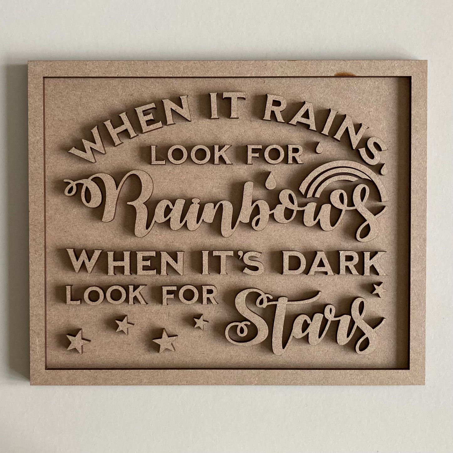 22cm When It Rains Look For Rainbows. When It's Dark Look For Stars Sign