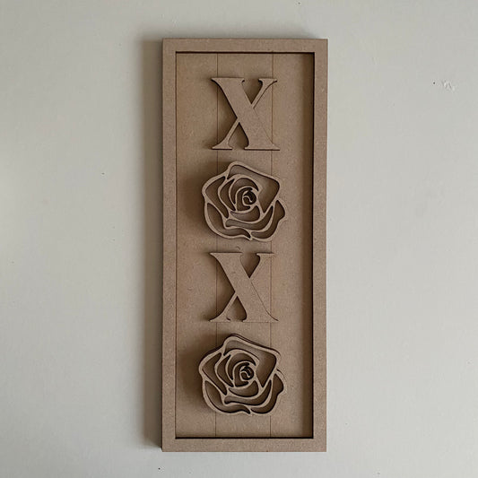 30cm XOXO Roses Sign